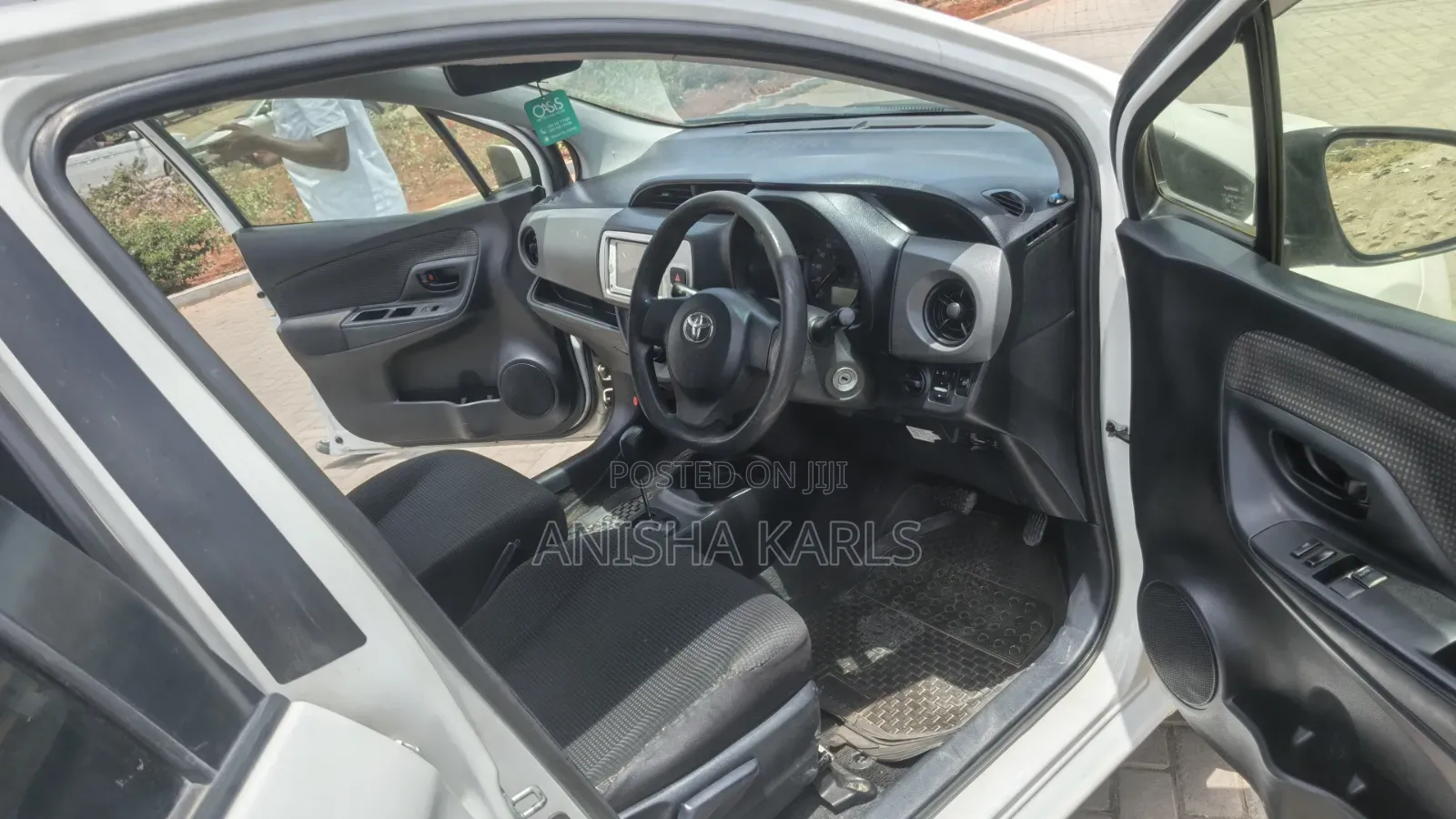 Toyota Vitz 2015 Silver