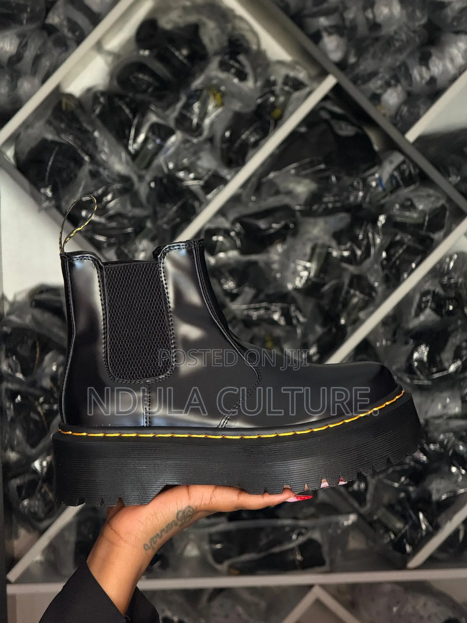 Dr. Martens 2976 Quad Chelsea Boots