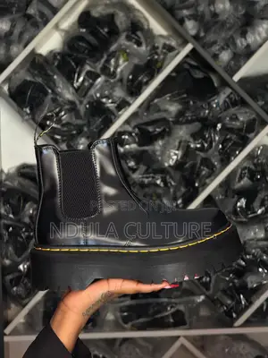 Dr. Martens 2976 Quad Chelsea Boots