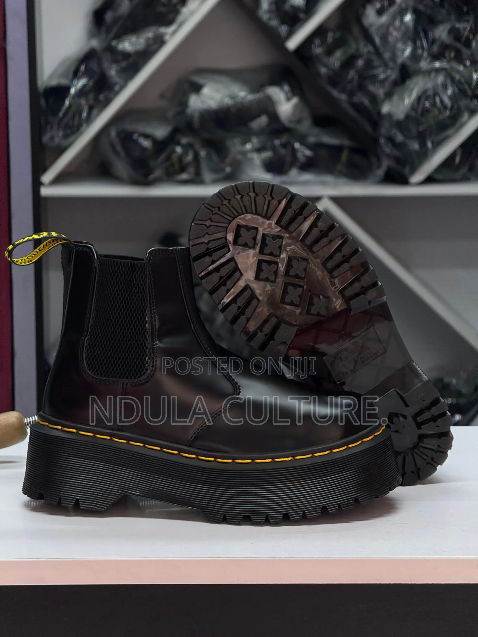 Dr. Martens 2976 Quad Chelsea Boots