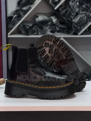 Dr. Martens 2976 Quad Chelsea Boots