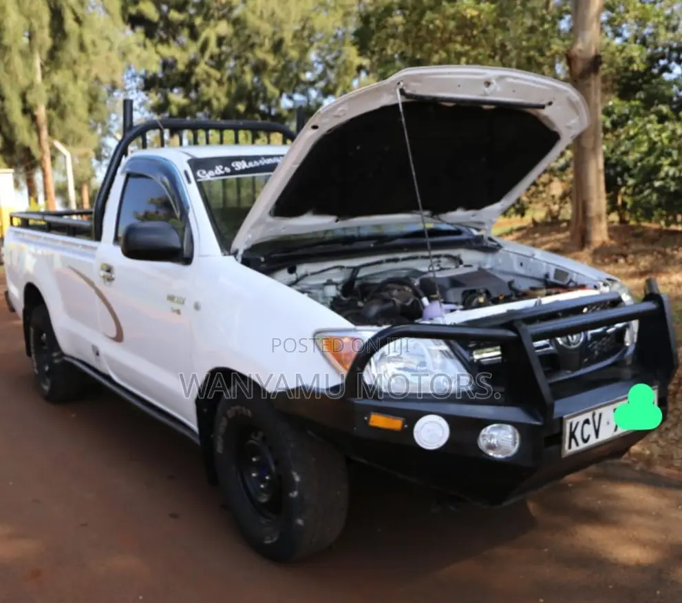 Toyota Hilux 2012 White