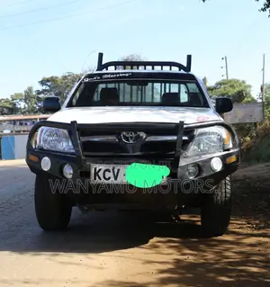 Toyota Hilux 2012 White