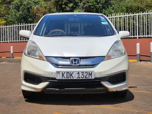 Honda Fit Shuttle 1.5 G 2WD 2015 White