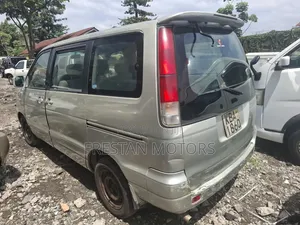 Toyota Noah 2001 Silver