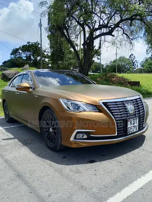 Toyota Crown 2018 White