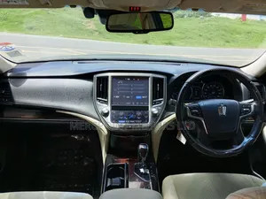 Toyota Crown 2018 White