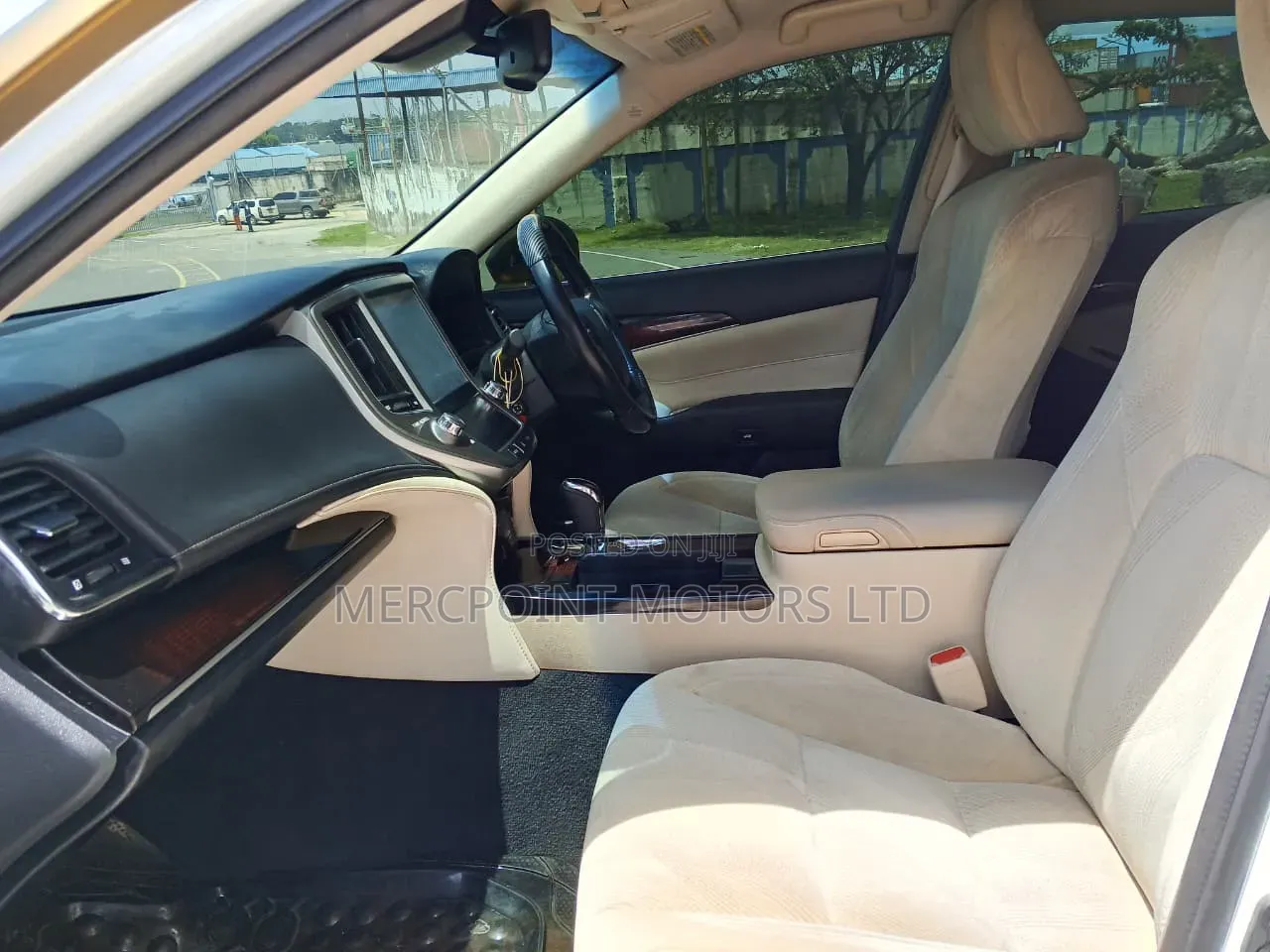 Toyota Crown 2018 White