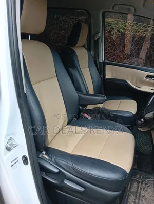 Toyota Noah 2.0 FWD (8 Seater) 2014 White