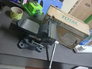 TOTAL Bench Vise 6""