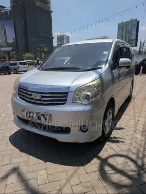 Toyota Noah 2013 Silver