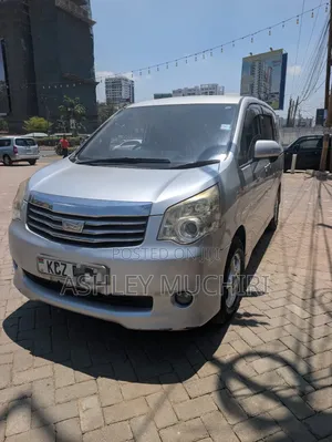 Toyota Noah 2013 Silver