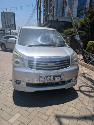 Toyota Noah 2013 Silver