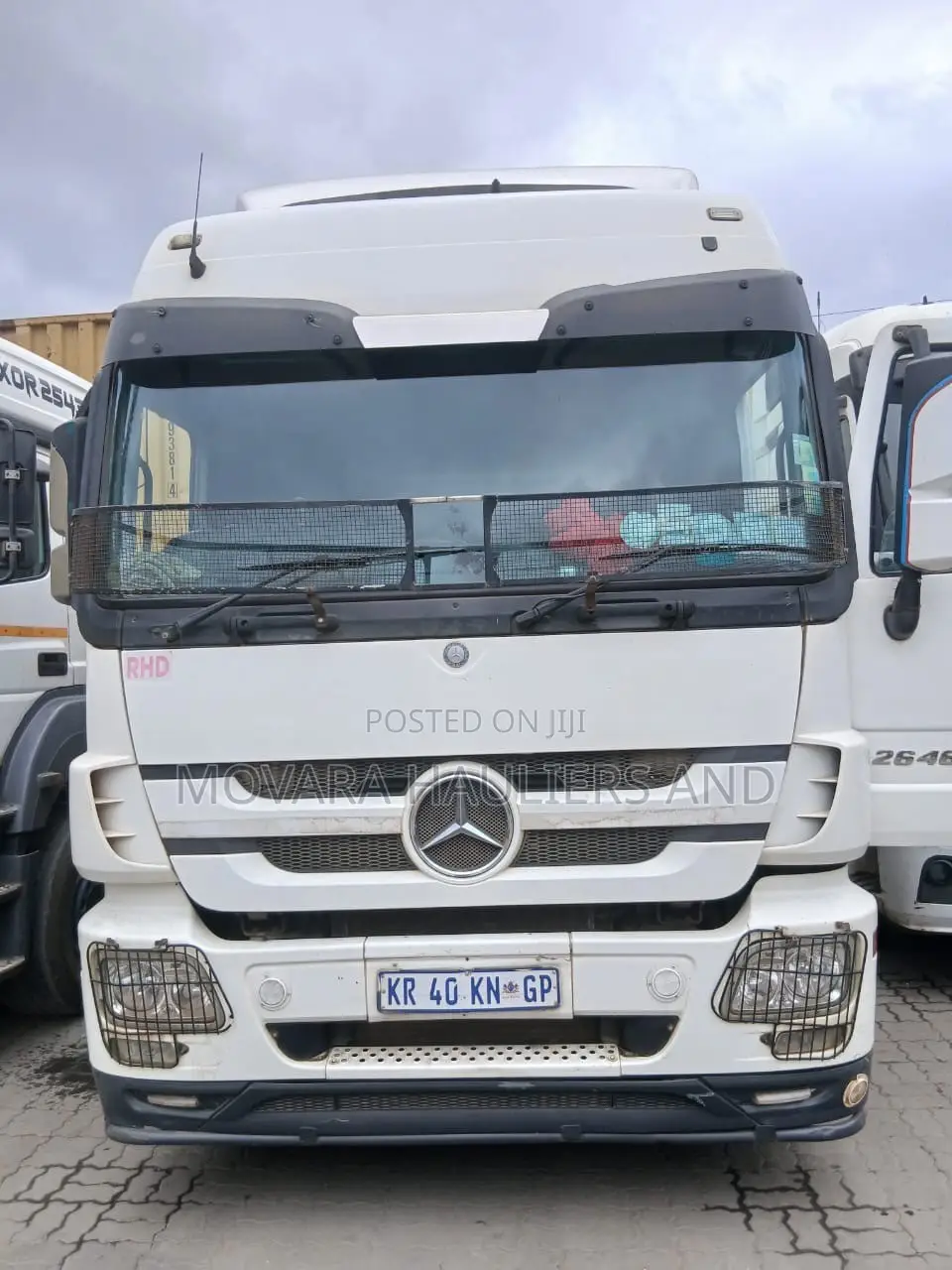 Semi-Trailer for Hauling Services