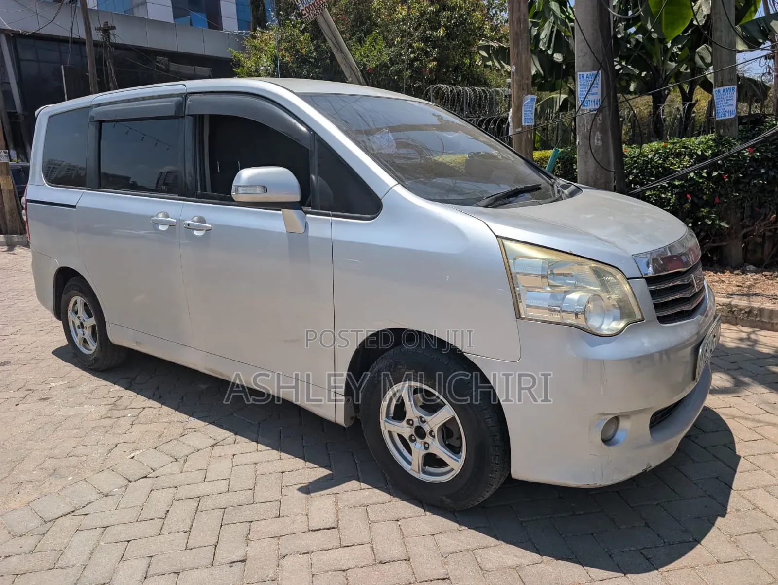 Toyota Noah 2013 Silver