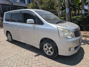 Toyota Noah 2013 Silver