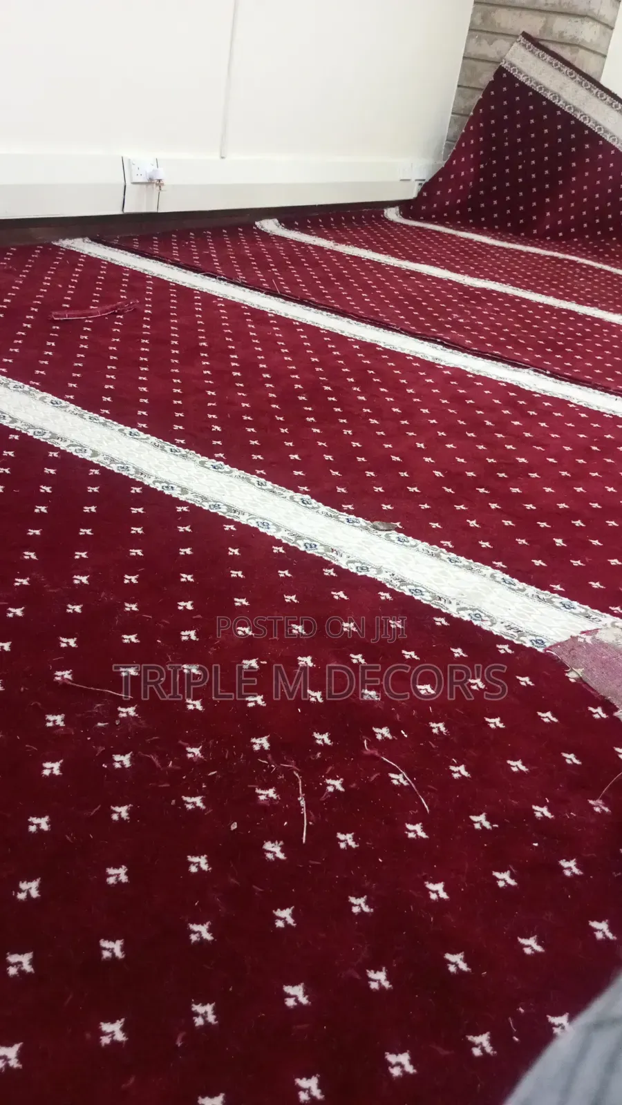 Executive Maroon Dotted Floor Covering for Conference Rooms
