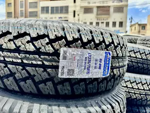235/75r15 Maxtrek a/T