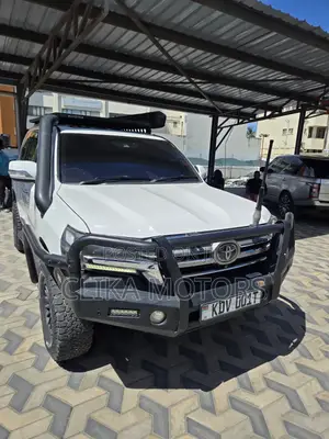Toyota Land Cruiser 2018 White