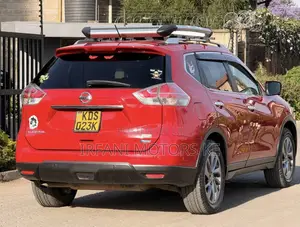 Nissan X-Trail 2.0 Petrol AWD 2017 Red