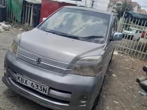 Toyota Voxy 2004 Silver