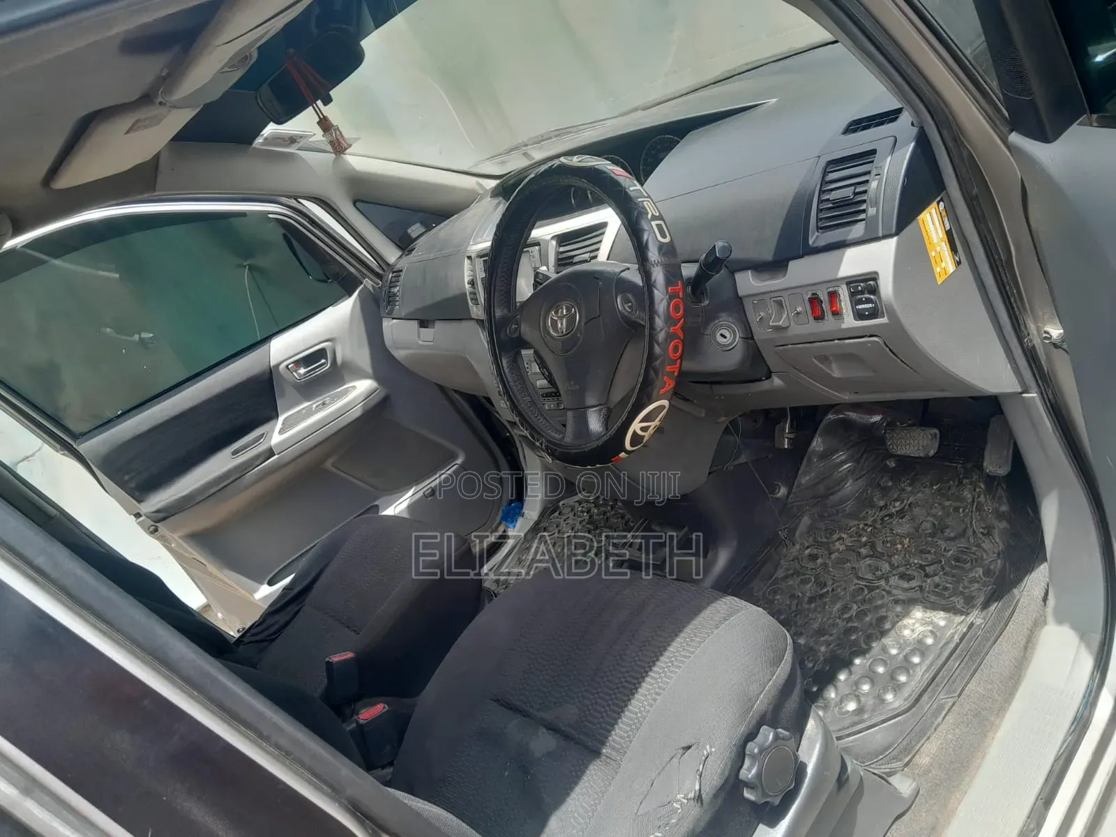 Toyota Voxy 2004 Silver
