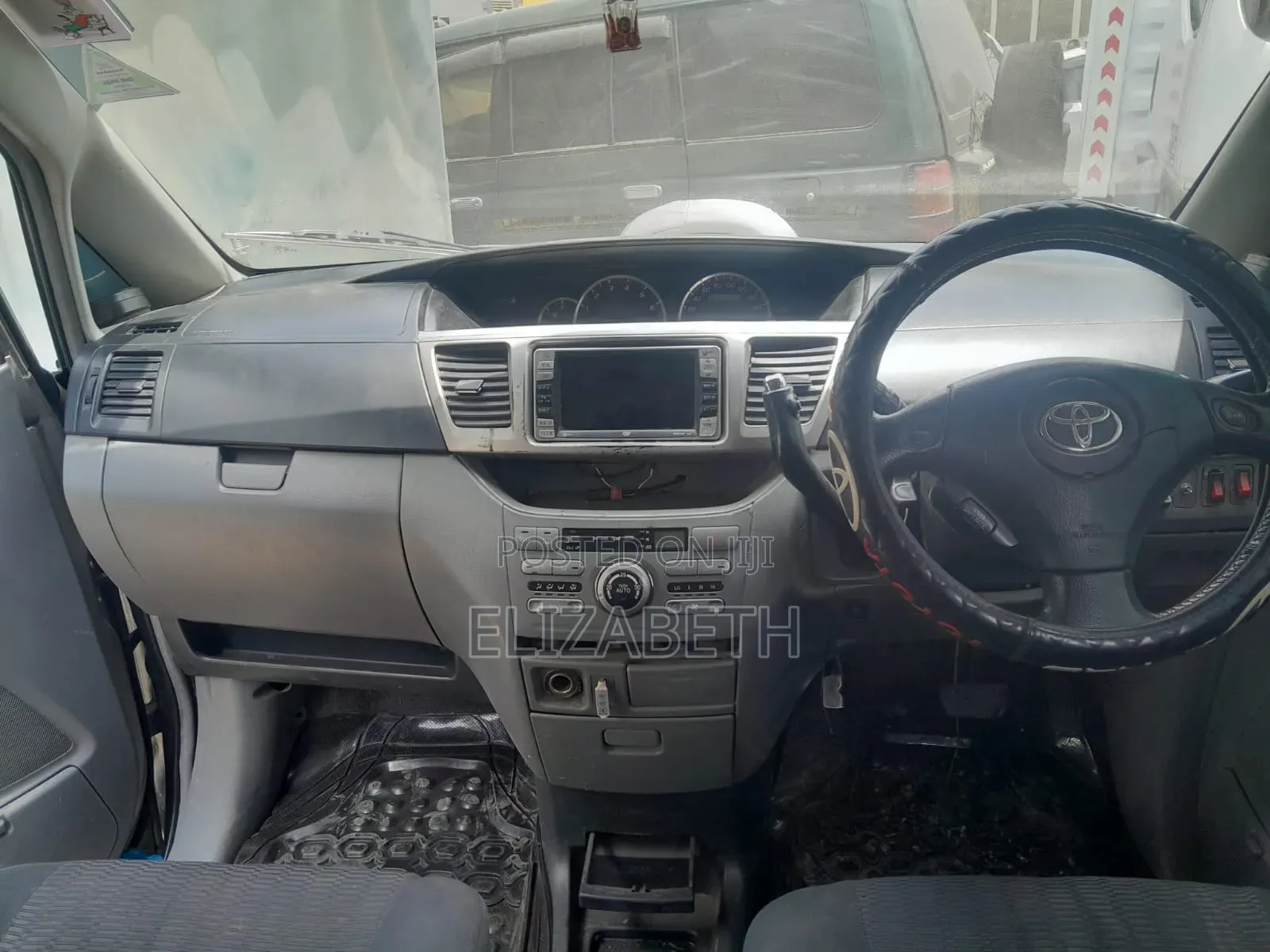 Toyota Voxy 2004 Silver