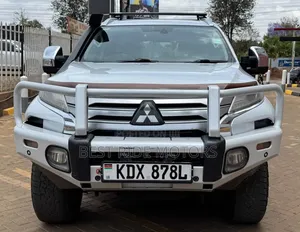 Mitsubishi Pajero Sport 2022 White