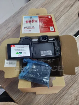 Canon EOS M50 Mark II Mirrorless Digital Camera With 15-45mm (EX U.S)