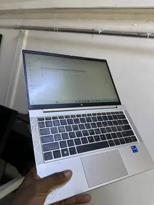 Laptop HP EliteBook 830 G8 8GB Intel Core i7 SSD 512GB