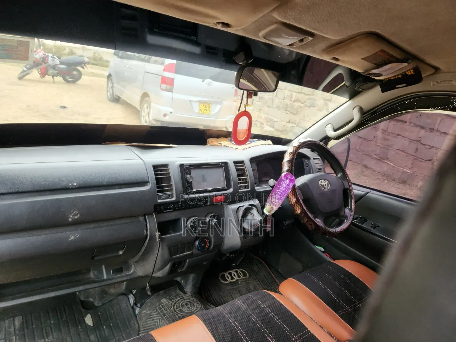 Toyota HiAce 2014 White