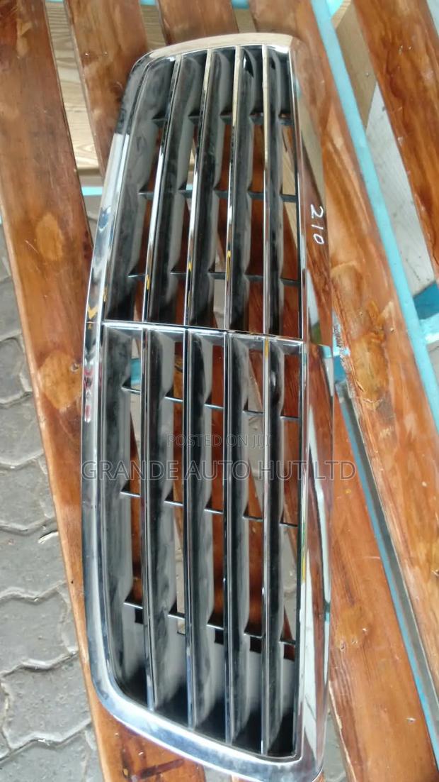 Mercedes W210/W211 Grill - thumbnail 5