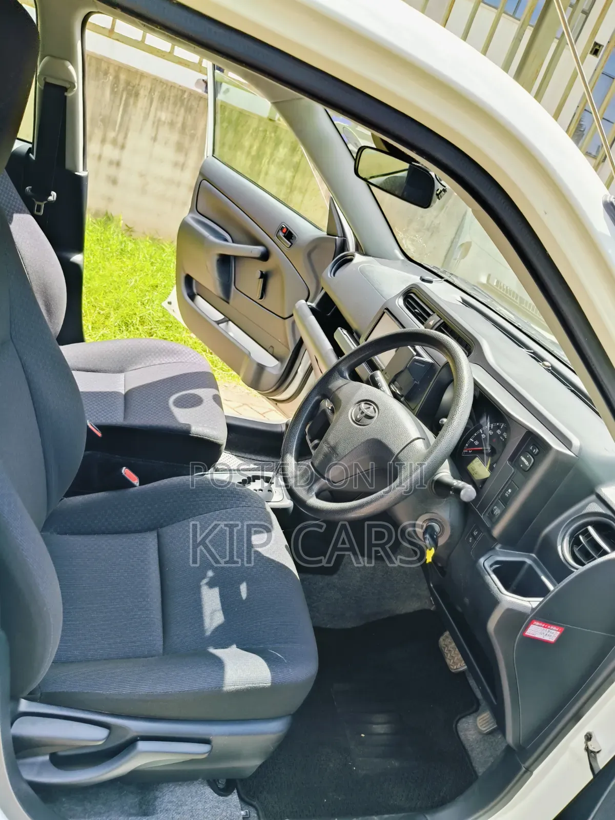 Toyota Probox 1.5 DX 4WD 2019 White