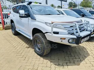 Mitsubishi Pajero Sport 2022 White