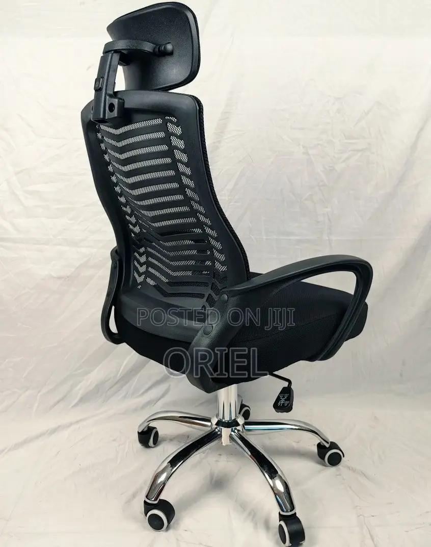 Adjustable Headrest Ergonomic Office Swivel Chair