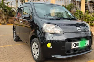 Toyota Porte 2015 Black