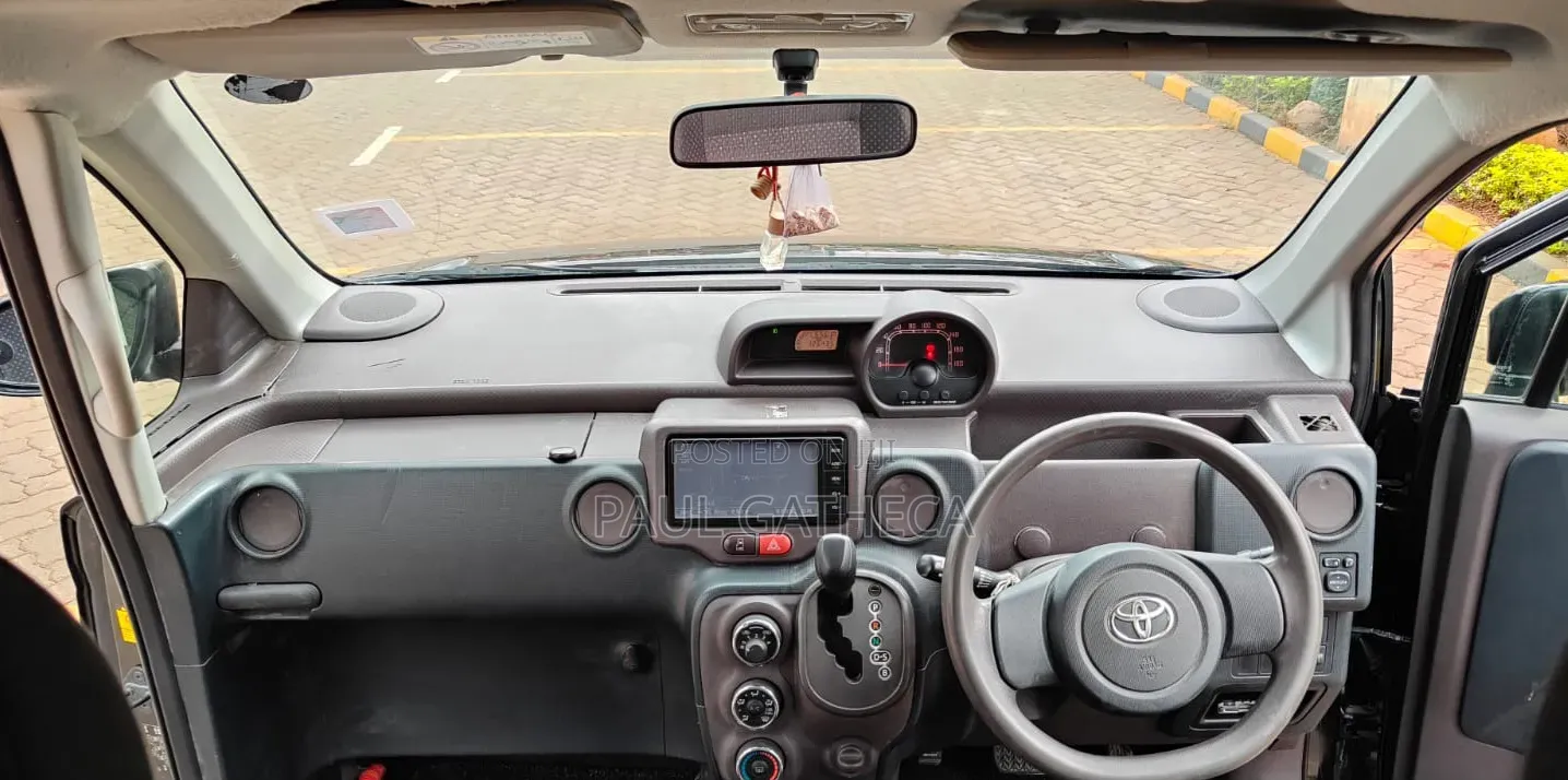 Toyota Porte 2015 Black