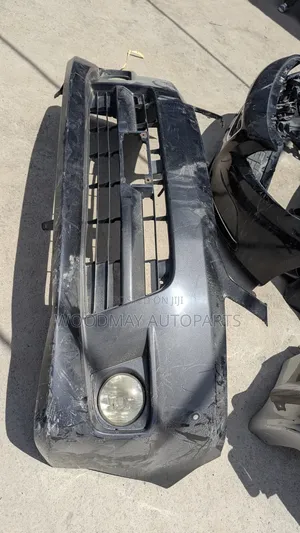 Noah 2005 Front Bumper With Foglights