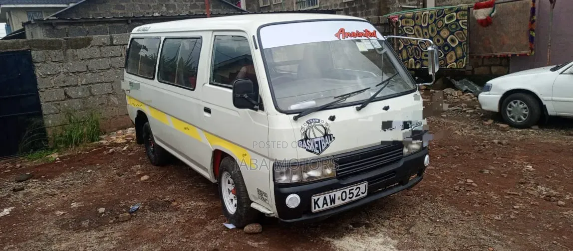 Nissan Caravan (Urvan) 2000 White