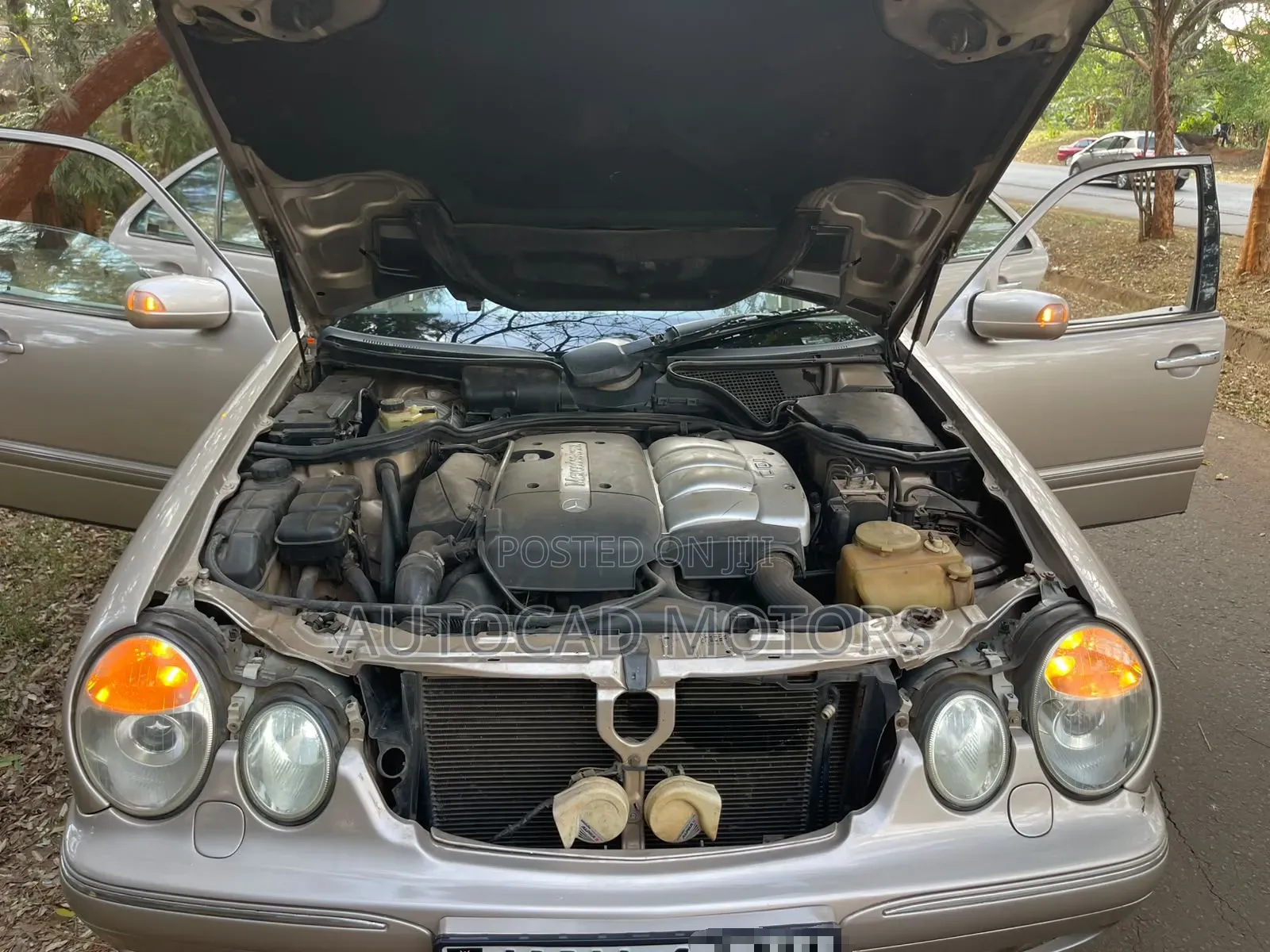 Mercedes-Benz E220 1999 Gold