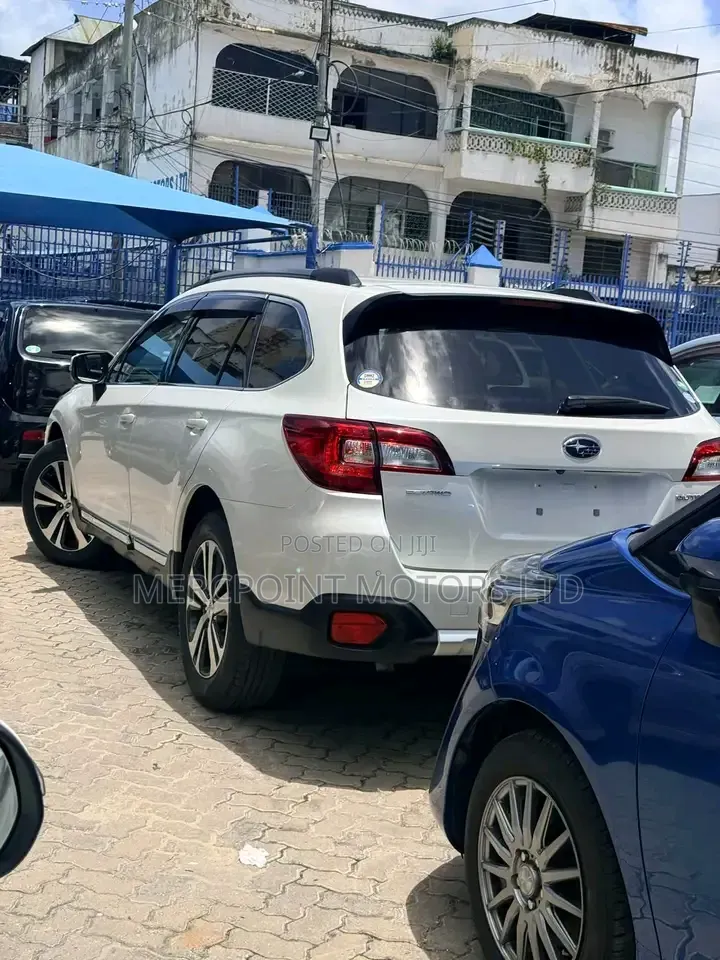 Subaru Outback Base AWD 2020 White