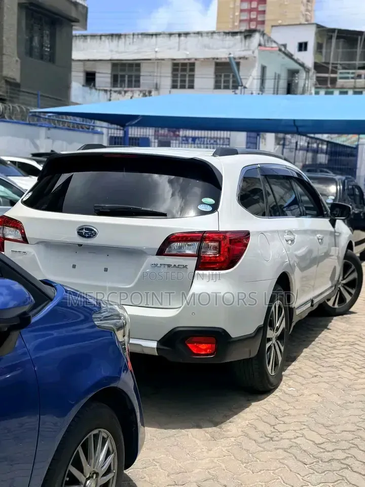 Subaru Outback Base AWD 2020 White