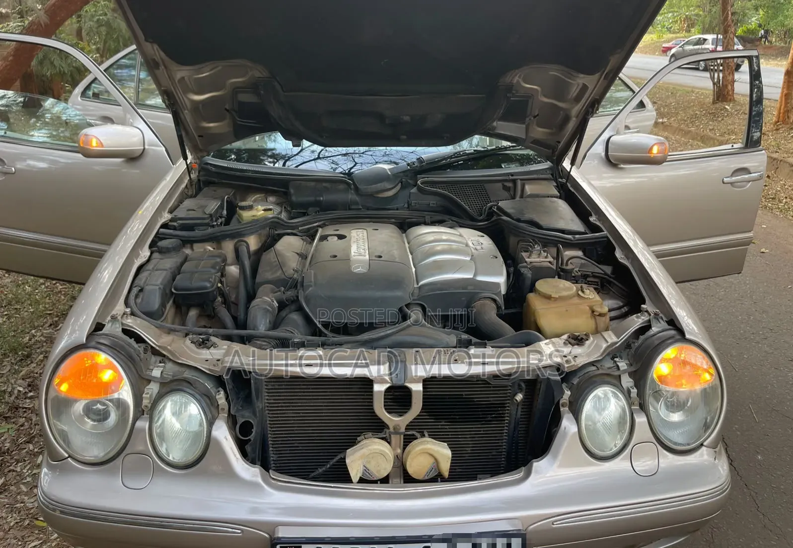 Mercedes-Benz E220 1999 Gold