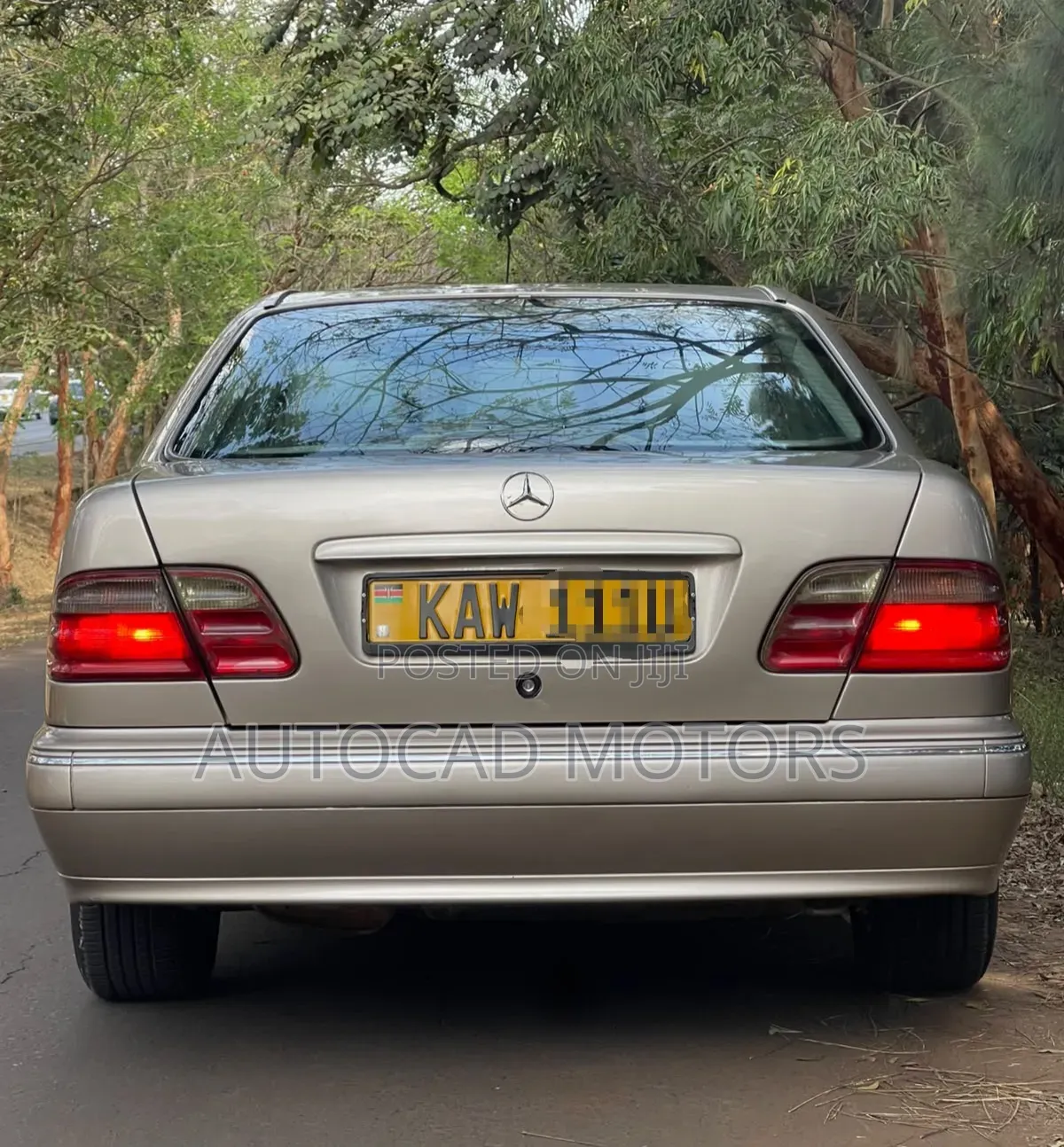 Mercedes-Benz E220 1999 Gold