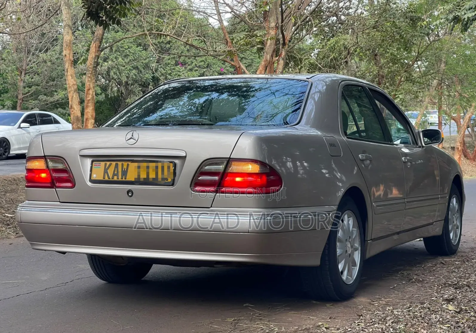 Mercedes-Benz E220 1999 Gold