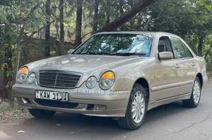 Mercedes-Benz E220 1999 Gold