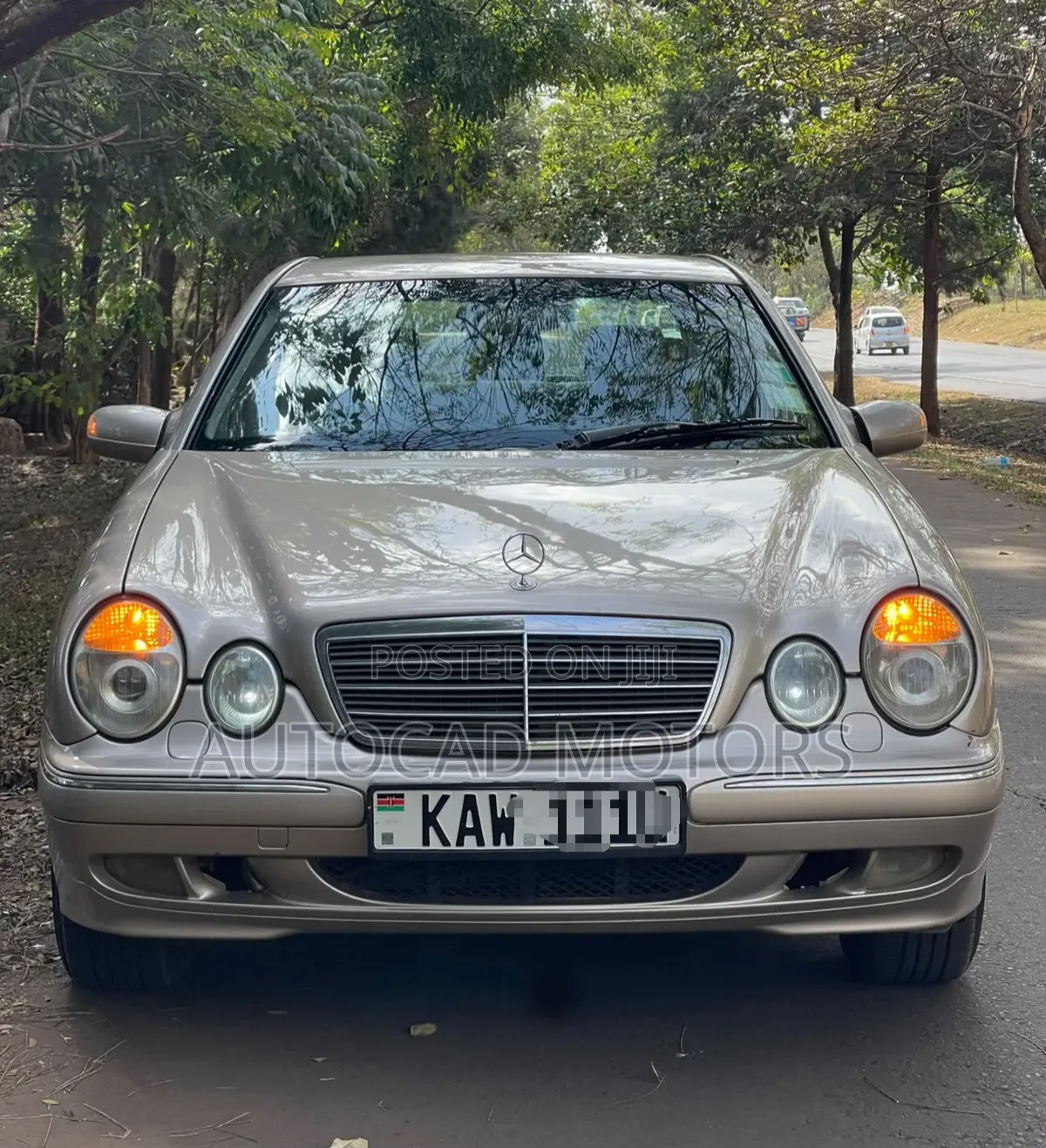 Mercedes-Benz E220 1999 Gold
