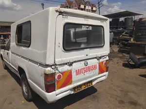 Mitsubishi L200 Club Cab 2.5 180hp 4WD 2005 White