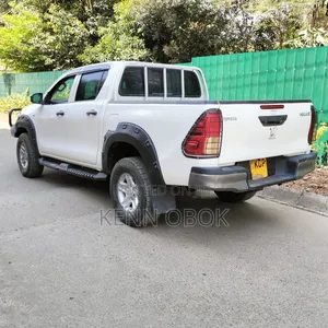 Toyota Hilux Revo Double Cab Deisel 2.4 AWD 2017 White