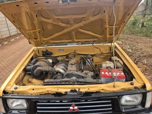 Mitsubishi L200 2006 Yellow